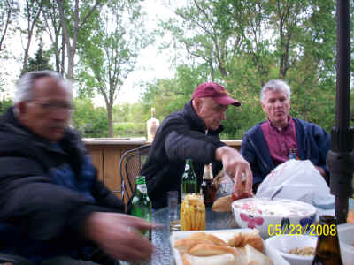 08-05-23PicnicMeeting 003.jpg (783050 bytes)