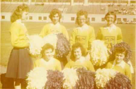 cheer.jpg (256554 bytes)